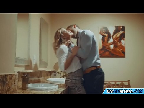 ❤️ Ke hoʻowalewale ʻia ʻoe e kahi blonde busty i kahi lumi hoʻomaha ākea Homemade porn ma haw.sexarxiv.ru ❌️